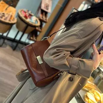 Tiktok Vegetable Tanning Leather One Shoulder Retro Crossbody Bag Dark brown