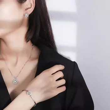 TikTok white zirconium stud earrings jewelry new beating heart zircon bracelet light luxury collarbone chain necklace pendant Earrings