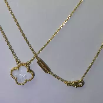 Titanium Steel High Version Four-leaf Clover Necklace Female Natural Mother-of-pearl Necklace Clavicle Necklace Female Light Luxury High-end Jewelry