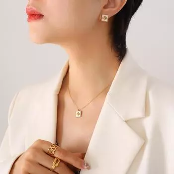 Титановая сталь позолоченные аксессуары квадратная маленькая пчелка белая морская ракушка инкрустированное ожерелье серьги комплект ювелирных изделий