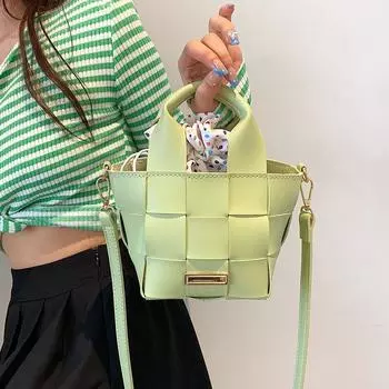 Тканая сумка ручной работы для женщин, лето 2022, новая высококачественная портативная сумка-ведро, популярная в этом году, нишевый рюкзак через плечо