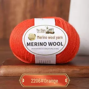 Тканая вручную пряжа из трех нитей мериносовой шерсти средней толщины — идеально подходит для кукольных свитеров, шарфов и шапок.. Изготовлено из 100% овечьей шерсти.