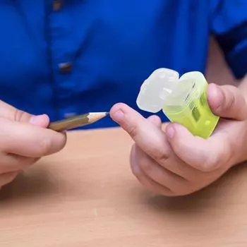 Точилка для карандашей с двумя отверстиями, цветная, для школьников — необходимая вещь для начинающих ходить в школу синий