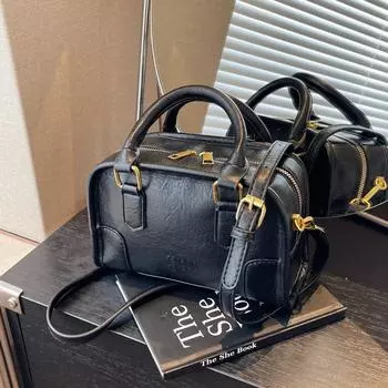 Today s popular small bags are versatile in summer and winter, new retro fashion shoulder messenger bags, portable pillow bags. чёрный