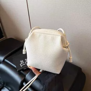 Today s popular small bags for women s summer new fashion niche design messenger bags bucket bags