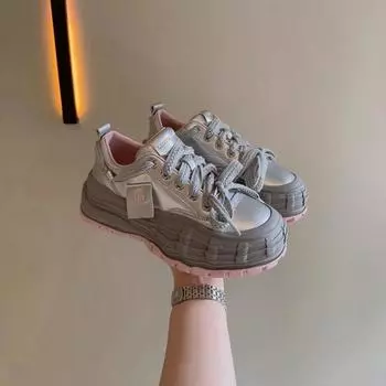 Толстая подошва, увеличивающая рост, нишевая обувь для женщин 2024 года, осень-зима, новые универсальные ретро-повседневные спортивные туфли для папы в Интернете 35 серебряный