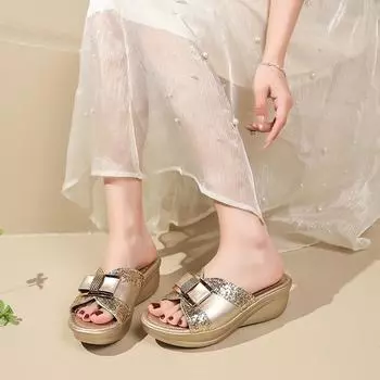 Толстоподошвенные нескользящие крутые тапочки лето новые женские носить пляжную обувь на танкетке тапочки женские 35 золотой