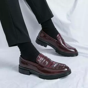 Толстые мужские туфли-лоферы, новое поступление, брендовые туфли на плоской подошве, кожаные модные повседневные туфли для мужчин, универсальные деловые прогулочные туфли 38 чёрный