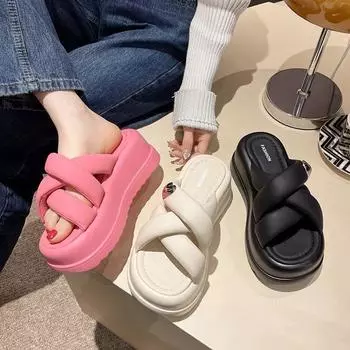 Толстые подошвы волшебные тапочки женские лето 2024 новые популярные интернет знаменитости универсальные супер огненные пляжные туфли односложные сандалии 35 чёрный