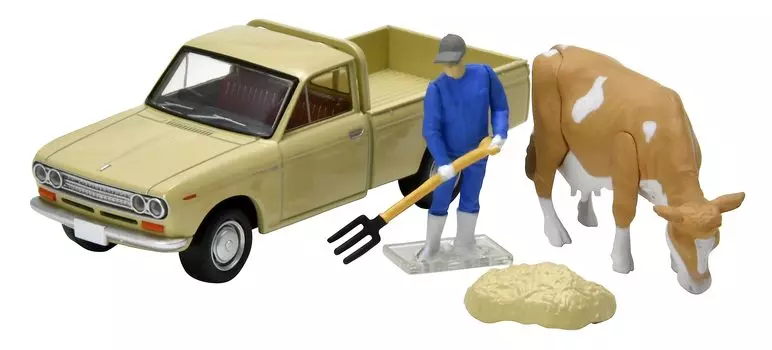 Tomica Limited Vintage Datsun 1300 Truck Light Brown с готовой фигуркой 1/64 LV-195d