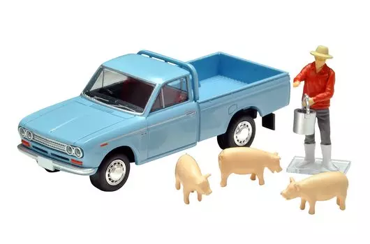 Tomica Limited Vintage Datsun Truck 1500 Deluxe Light Blue с готовой фигуркой, продукт 314967 1/64 LV-195b синий