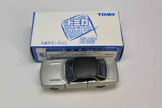 Tomica Tomica Lottery V Toyota Celica 1600GT Серебристо-черный двухцветный цвет