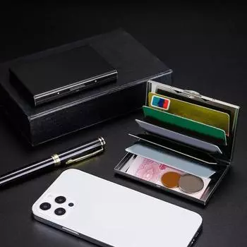 Тонкий держатель для карт вмещает до 10 карт. Портативный держатель для карт из нержавеющей стали с функцией блокировки RFID, обеспечивающий конфиденциальность. Легкий органайзер для карт. золотистый