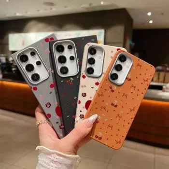 Тонкий мягкий чехол с принтом вишневого банта для телефона Samsung S25 Ultra S24 FE S23 S22 A16 A56 A55 A36 A15 A26, кожаная текстура, противоударный матовый ТПУ, задняя крышка Samsung S25 чёрный/красный