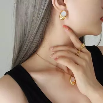 Торговый тренд Уникальный дизайн Нерегулярная инкрустация Цветной кулон в виде моллюска Ожерелье Серьги Комплект ювелирных изделий