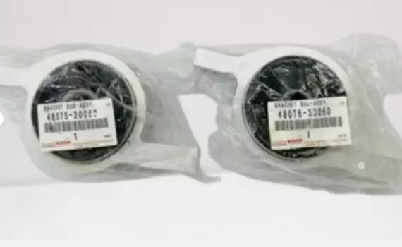 TOYOTA OEM LEXUS 2013-2016 GS350 GS450h FRONT LOWER CONTROL ARM BUSHINGS LH+RH