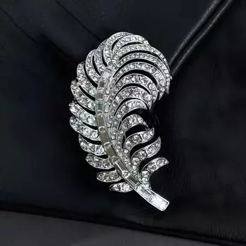 Тяжелая промышленность Перо Брошь Высокого Класса Женская Роскошь Элегантный Кристалл Брошь Нишевый Дизайн Булавка Костюм Аксессуары
