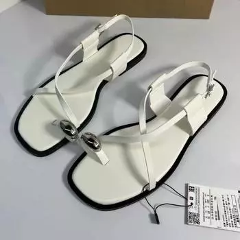 Женские белые сандалии TRAF на плоской подошве, модные сандалии на плоской подошве с металлическими пряжками, летние женские пляжные повседневные шлепанцы 2024 года 36