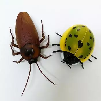 Трансграничный новый странный трюк, имитация индукции таракана, электрическая ползающая интерактивная игрушка, автоматическое преодоление препятствий, модель божьей коровки зелёный