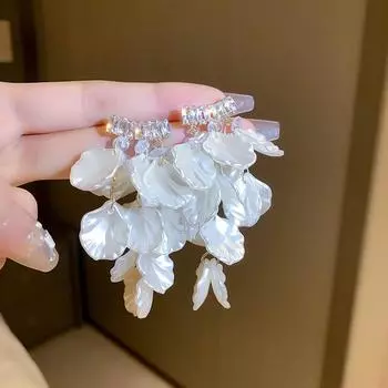 Travel Vacation Earrings Ear Studs Ear Clip Eardrops 2025 Spring and Summer New White Shell Tassel Earrings Women Jewelry Fashion Earrings
