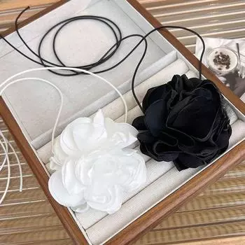 Трехмерное колье-чокер с черной розой для женщин Model B чёрный