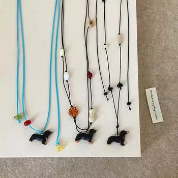 Трехмерное ожерелье из натурального камня в виде мультяшной таксы – красочная, веселая и милая цепочка на ключицу N1071 Dachshund Rope Necklace синий