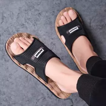 Трендовая обувь. Мужские летние тапочки. Повседневные пляжные тапочки на открытом воздухе. Тенденция персонализированных шлепанцев. Сандалии. Шлепанцы. Нескользящая обувь. 39 белый