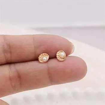 Трендовые мини-серьги-гвоздики из ракушек золотого цвета для женщин, изысканные простые гладкие геометрические украшения, аксессуары, серьги