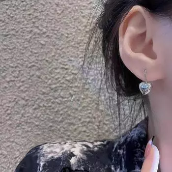Трендовые универсальные серьги-сердечки 3D для женщин - стильные высококачественные заушники с крутым дизайном 3D Heart Earrings серебряный