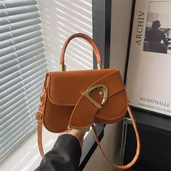 Трендовый нишевый дизайн универсальная маленькая квадратная сумка женская сумка 2024 иностранный стиль однотонная текстура косая сумка чёрный