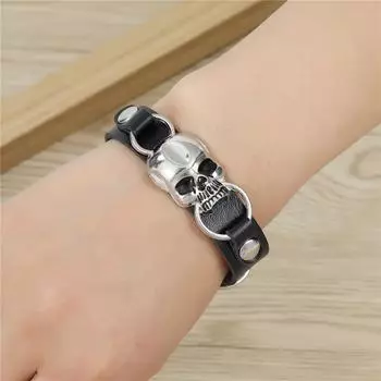 Трендовый винтажный черный кожаный браслет регулируемый размер ретро-браслет в форме черепа для повседневной носки у мужчин чёрный