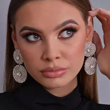 Trendy 2022 Multi-layer Rhinestone Round Alloy Earrings - Flashy Claw Chain Design for Women. золотой