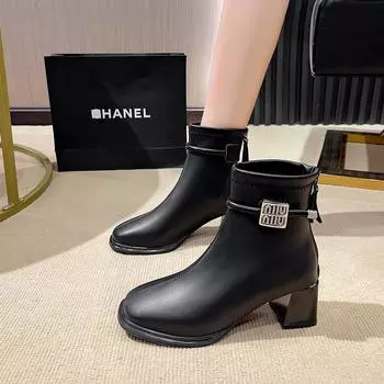 Trendy temperament short boots women s autumn and winter new velvet thick heel square head metal buckle Martin boots outer size shoes 35