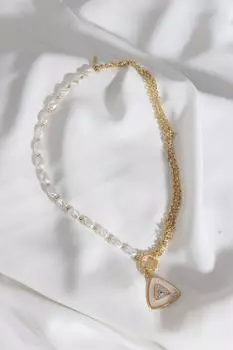 Треугольное жемчужное ожерелье с кремовой эмалью и подвеской от сглаза