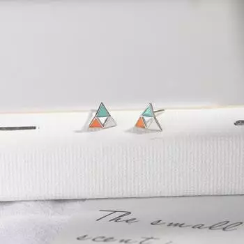 Треугольные серьги-гвоздики, женские простые цветные геометрические украшения для ушей, модные аксессуары в японском и корейском стиле