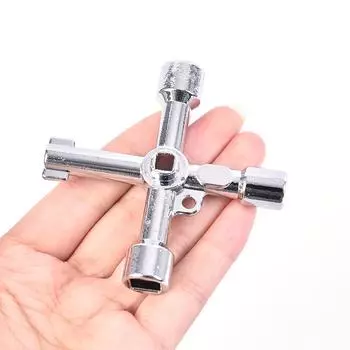 Треугольный ключ в крестообразном шкафу электронного управления