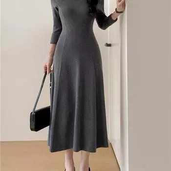 Трикотажное платье осень-зима серое платье-свитер средней длины с высоким воротом, утягивающее платье А-силуэта One Size чёрный