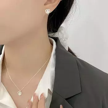 Тропическая любовь Белый халцедон Костюм Легкая роскошная серьга Темперамент Ключичная цепочка