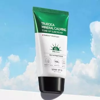 Truecica Mineral Успокаивающий тонизирующий солнцезащитный крем SPF 50 PA++++ 50 мл