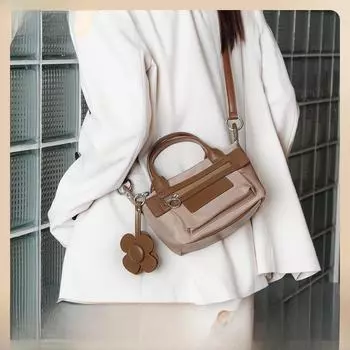 «Тщательно подобранные сумки через плечо: Элитные модели сумок-пельменей и модные сумки-мессенджеры для женщин чёрный