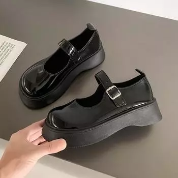 Туфли черные маленькие кожаные туфли женские 2025 новые на толстой подошве, в стиле ретро-британской моды, с пряжкой из одного слова и неглубоким горлом, одинарные туфли 35