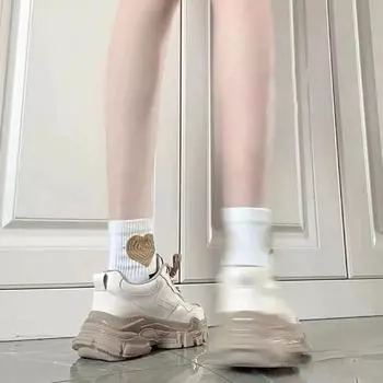 Туфли для папы в гонконгском стиле - модные супер-огненные женские туфли 2024 года, новые универсальные повседневные спортивные туфли на толстой подошве белого цвета 35 чёрный