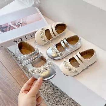 Туфли из кожи для девочек-одноклассниц с жемчугом Модные маленькие ароматные туфли принцессы с ветром Новые туфли для девочек с мягкой подошвой 23 серебряный