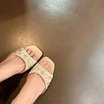 Туфли квадратная головка лепесток стразы атлас котенок и сандалии женские тапочки верхняя одежда лето 34 чёрный