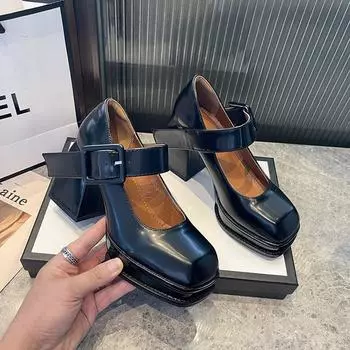 Туфли Мэри Джейн большого размера на высоком каблуке женские французские туфли с одним словом на толстом каблуке одинарные туфли 2024 новые водонепроницаемые туфли с квадратной головкой маленькие кожаные туфли 35 белый