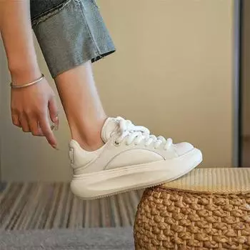 Туфли McQueen маленькие белые женские 2024 года, новые летние популярные туфли, женские универсальные туфли на толстой подошве, увеличивающие рост, повседневные спортивные туфли для папы 35 чёрный