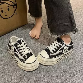 Туфли на платформе из парусины, женские, нишевый дизайн, универсальная корейская версия новых белых туфель, женщины могут наступать на каблук, повседневная обувь для доски 35 чёрный