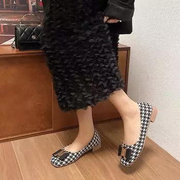 Туфли на плоской подошве с квадратным носком для женщин, весенние, с металлической пряжкой, с мелким носком, женские туфли большого размера 44, 45, 46, женская обувь класса люкс для женщин 35