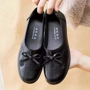 Туфли на плоской подошве с нескользящей мягкой отделкой и бантом для женщин среднего и пожилого возраста на весну и осень. Удобная рабочая обувь для мам. Водительские туфли без застежек. 35