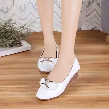 Туфли на плоской подошве. Женские туфли на одинарной платформе. Рабочая обувь. Удобная женская кожаная обувь на низком каблуке с острым носком. Легкая обувь. 35 белый
